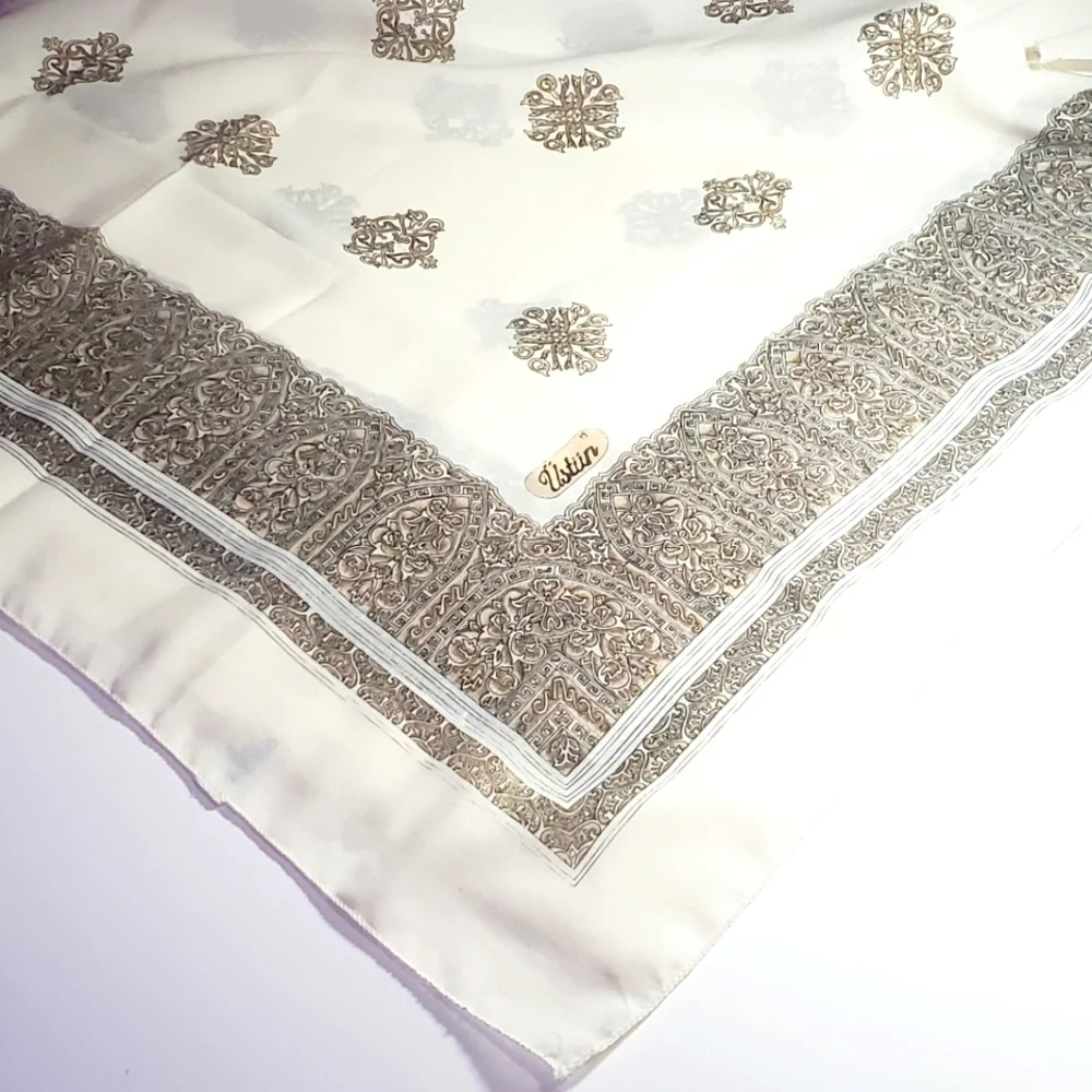 USTUN Scarf with Detailed Decorative Pattern and Border EUC